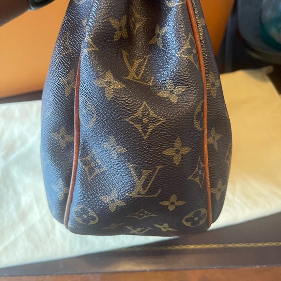 Louis Vuitton - Picture 6 of 16